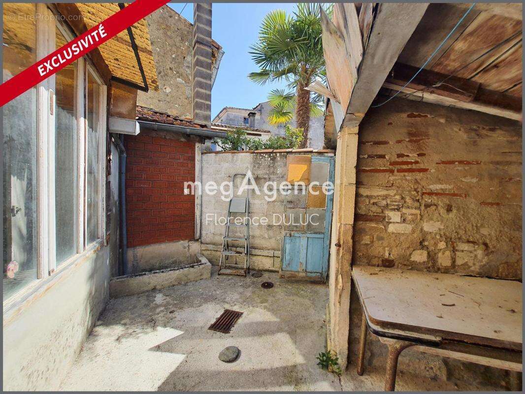 Appartement à SAINT-JEAN-D'ANGELY