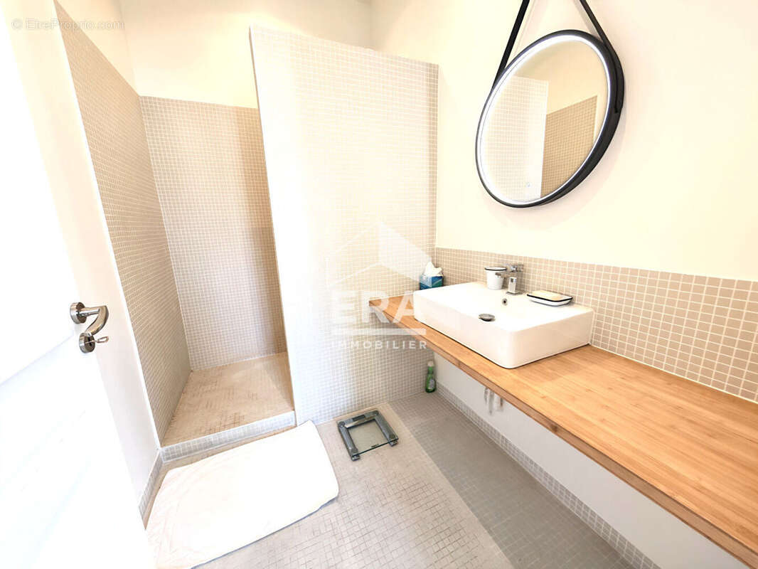 Appartement à MARSEILLE-5E