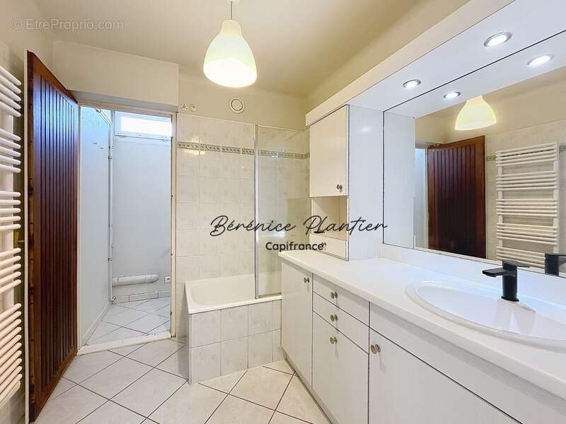 ANNEMASSE – Au calme -Grand T3 lumineux de 79,53 m² avec balcon, cave et garage en option - photo 9