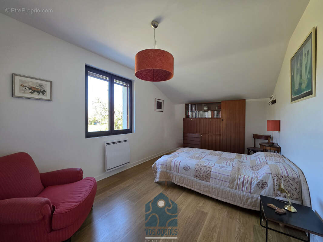Maison individuelle 7 pièces avec terrasses, garages, caves et jardin - photo 11