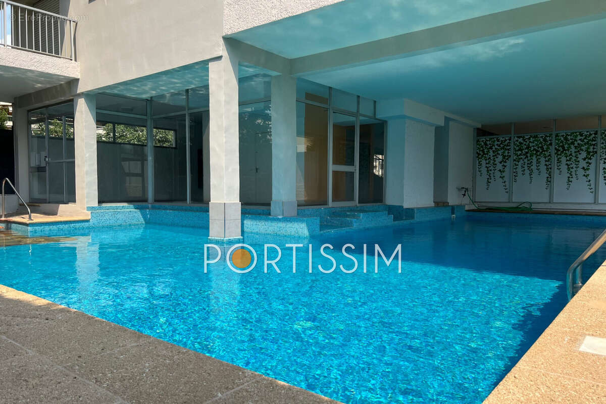 Appartement à SAINT-LAURENT-DU-VAR