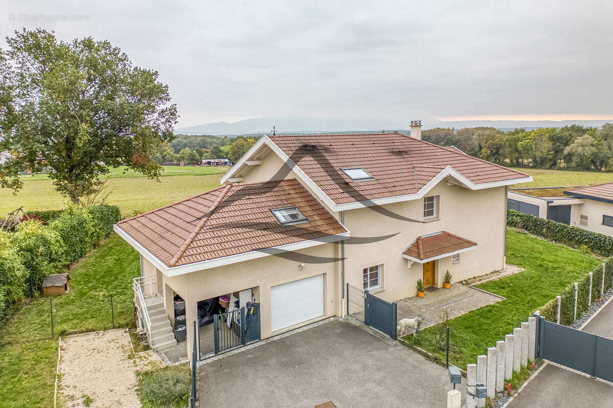Maison à CESSY