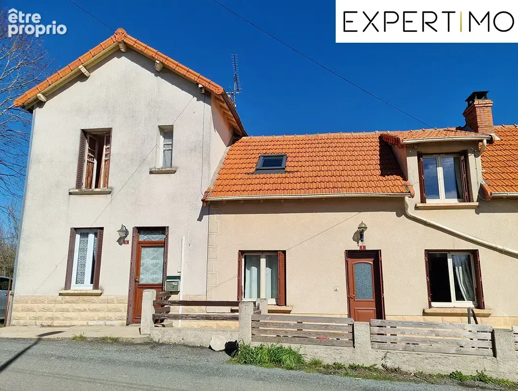 Menat, ensemble de 3 maisons, grange et terrain de tennis sur 7128m2 de terrain plat. - photo 3