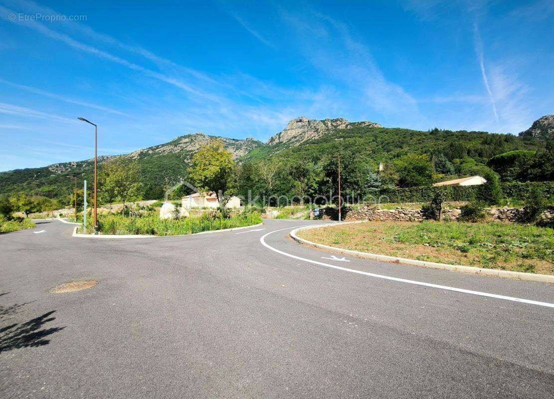 Terrain à COLOMBIERES-SUR-ORB