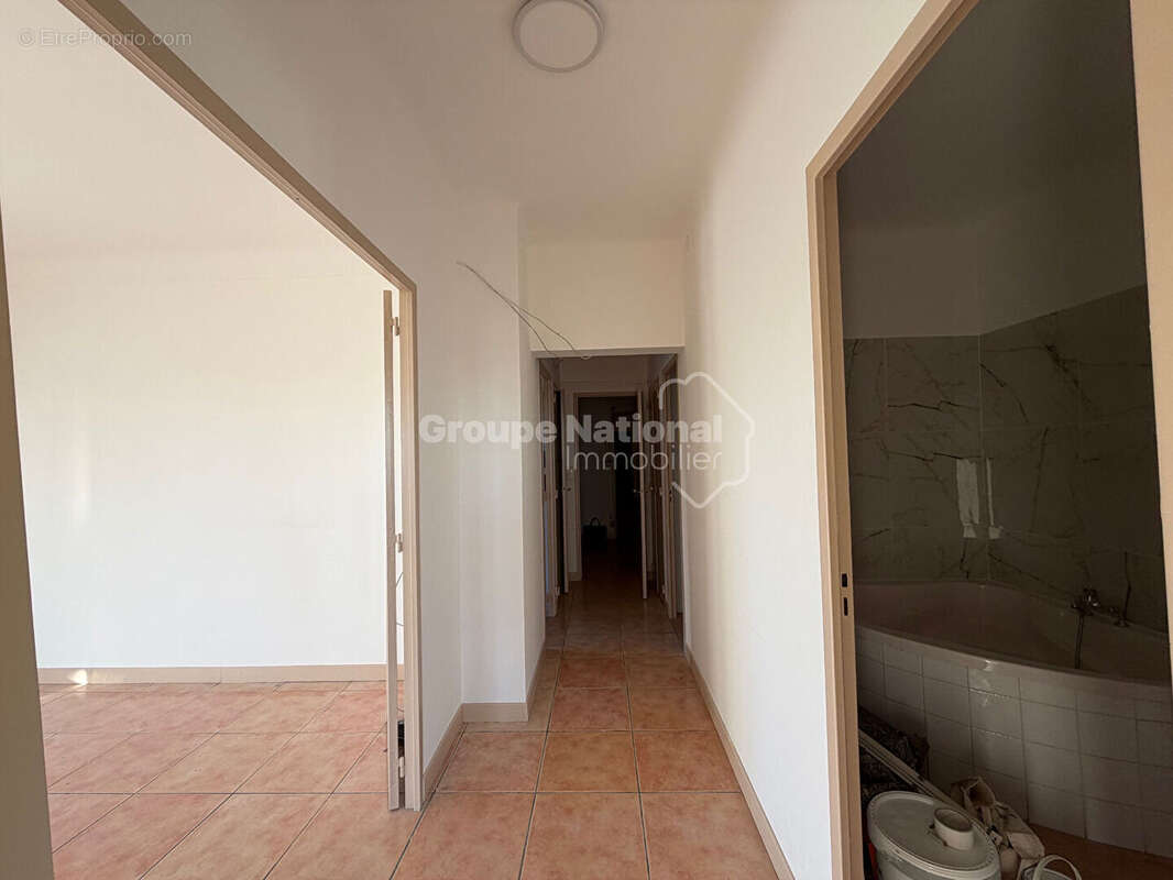Nimes Jean-Jaures Appartement P2 rénové - photo 6