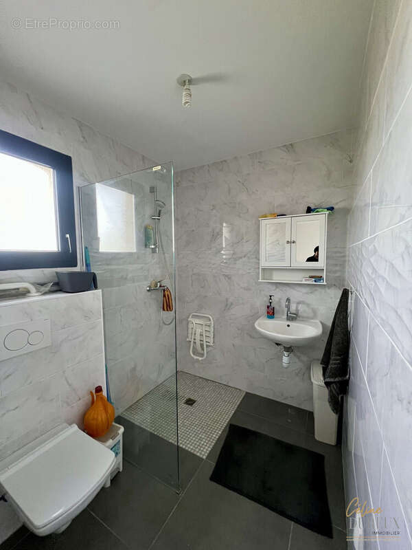 Maison à BAGE-LE-CHATEL