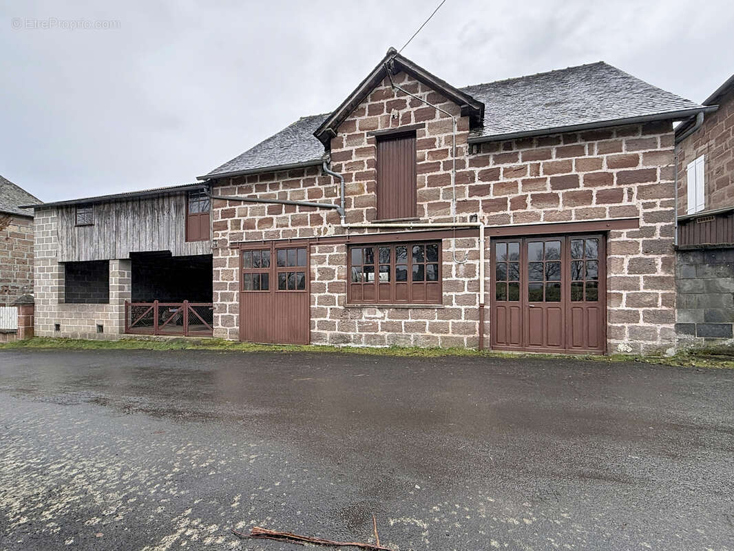 Maison à SAINT-CYR-LA-ROCHE