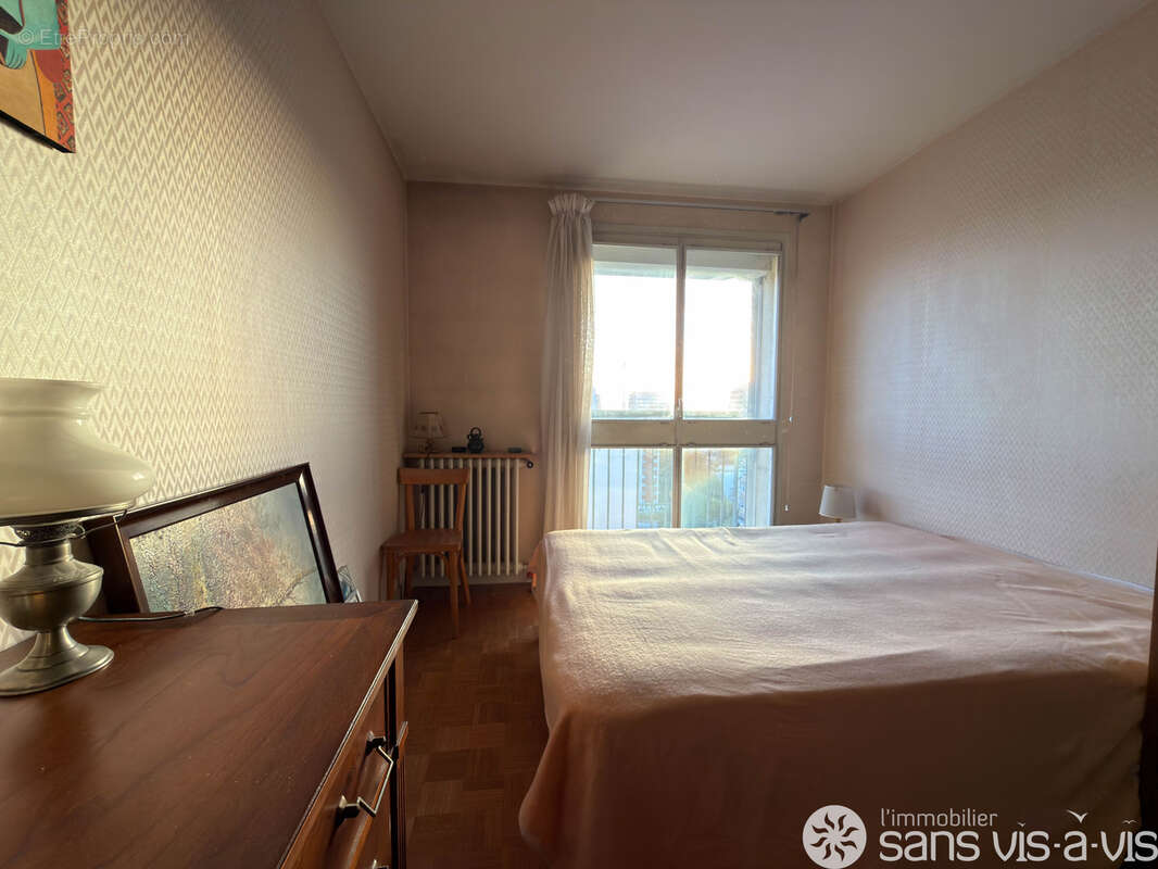 Appartement à CHARENTON-LE-PONT