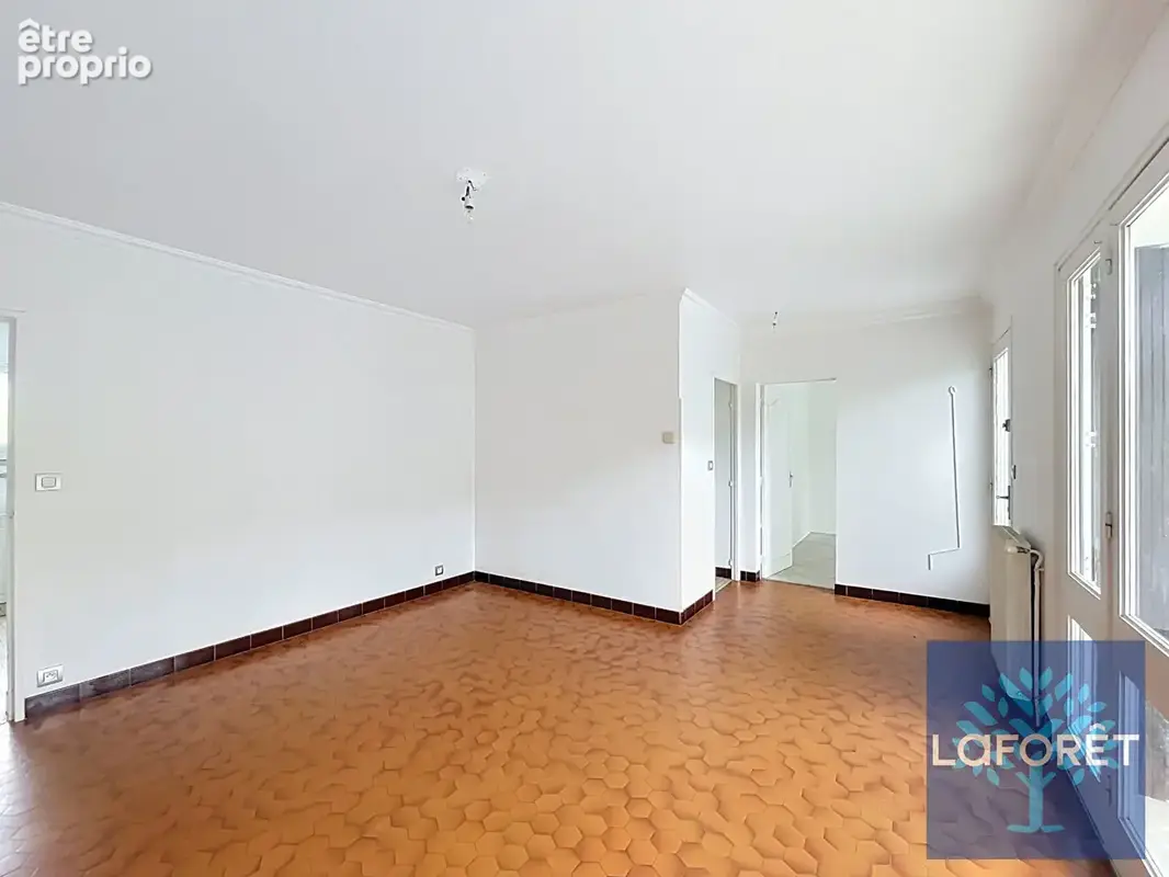 Dax - maison en retrait de la rue sur 549 m² de terrain - photo 4