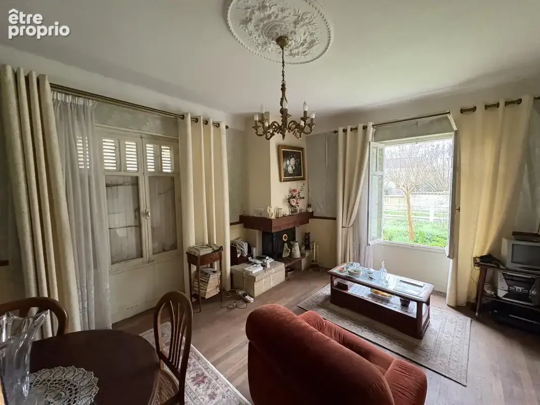 Maison 190 m² à Saint-Hilaire-La-Palud  - photo 8