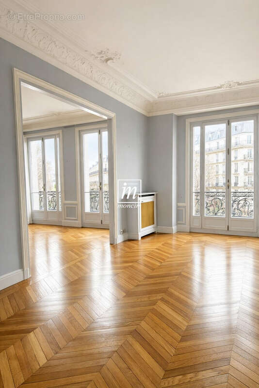 Appartement à PARIS-17E