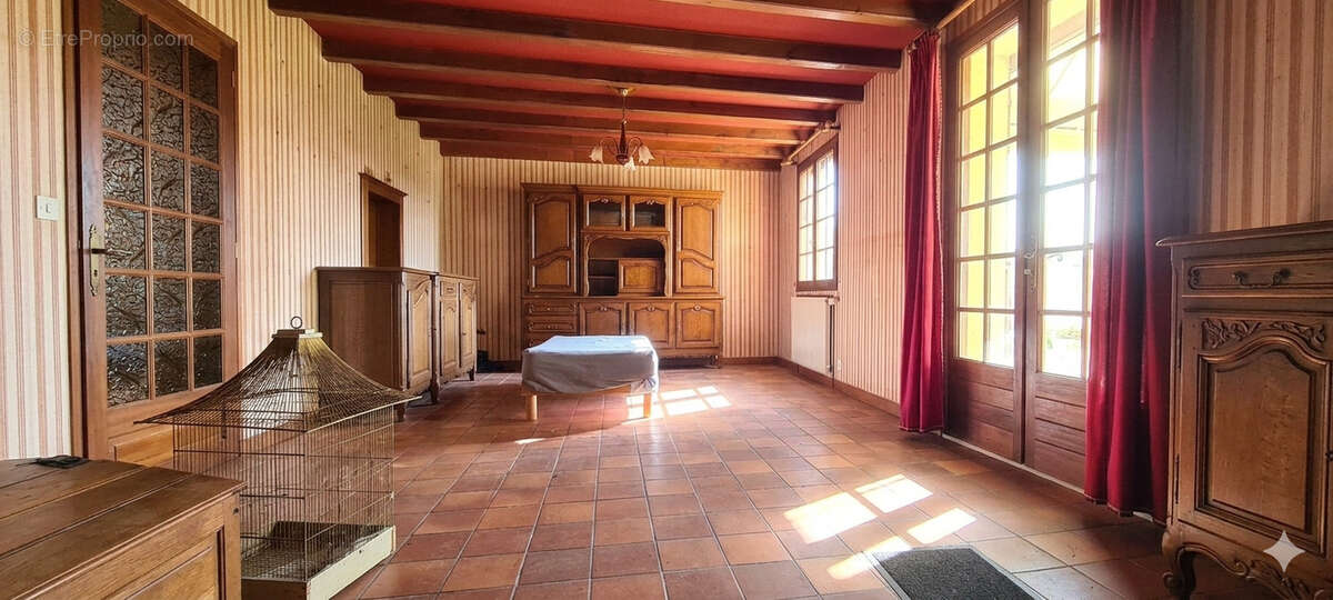 Maison à MOGNEVILLE