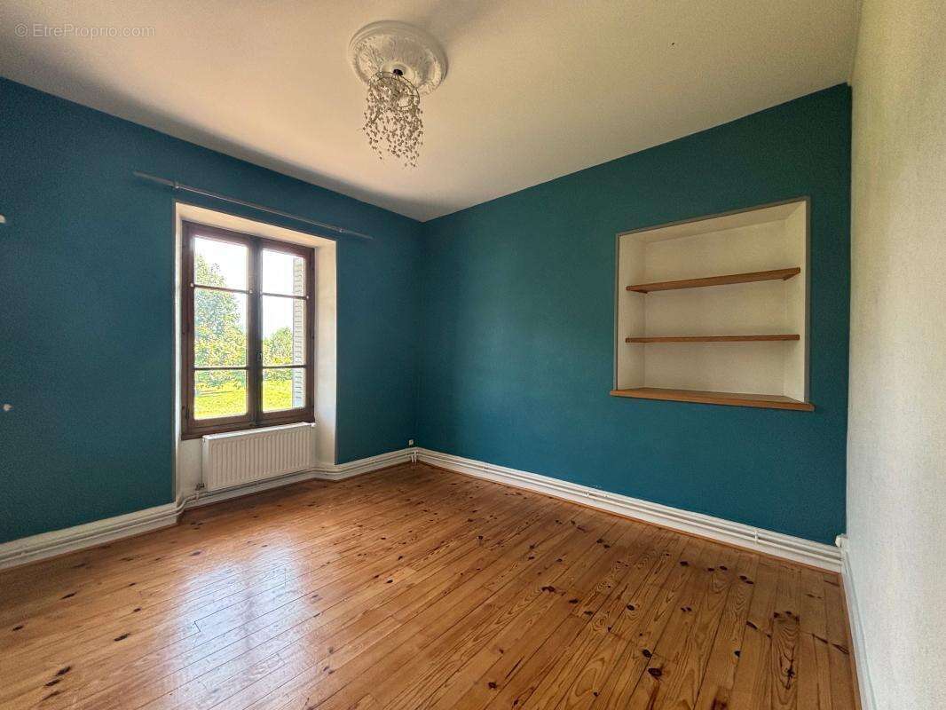 Maison à ENTRE-DEUX-GUIERS