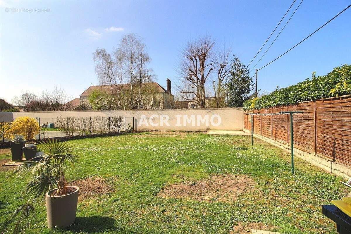 Terrain à MAURECOURT