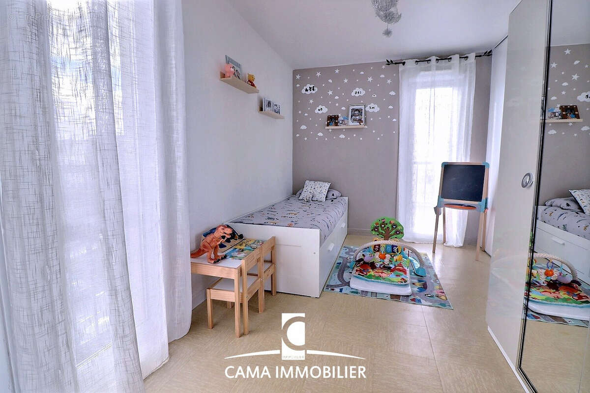 Appartement à FONTENAY-LE-FLEURY