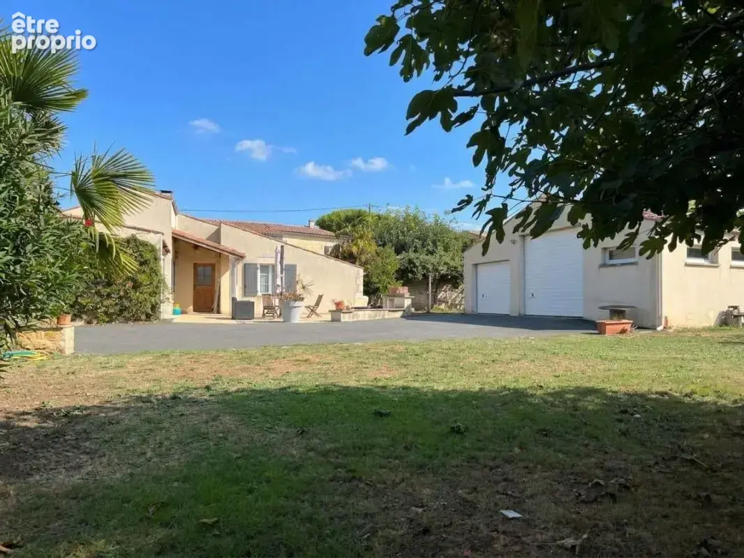 Maison charentaise en excellent état avec 60 m² de garage - photo 2