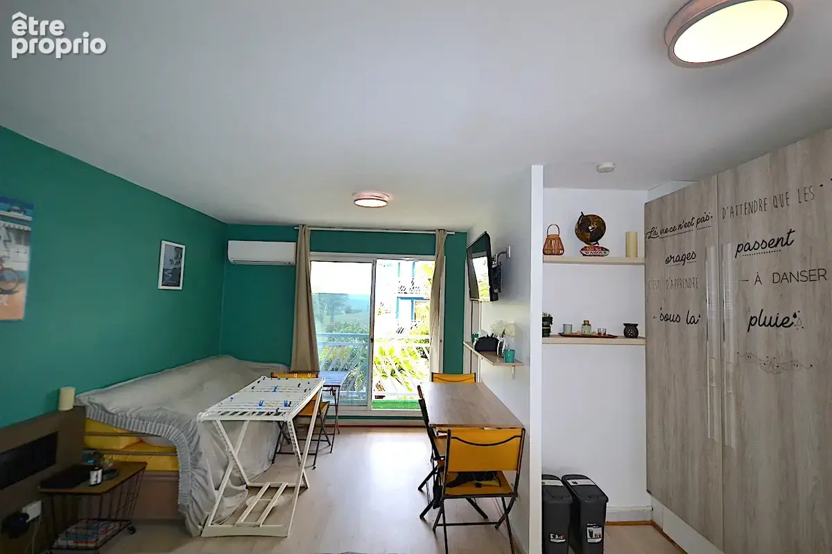 Studio en parfait état, meublé, vue mer - photo 3