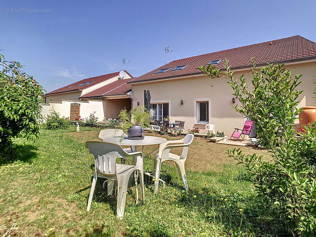 Maison à NEUFCHATEAU