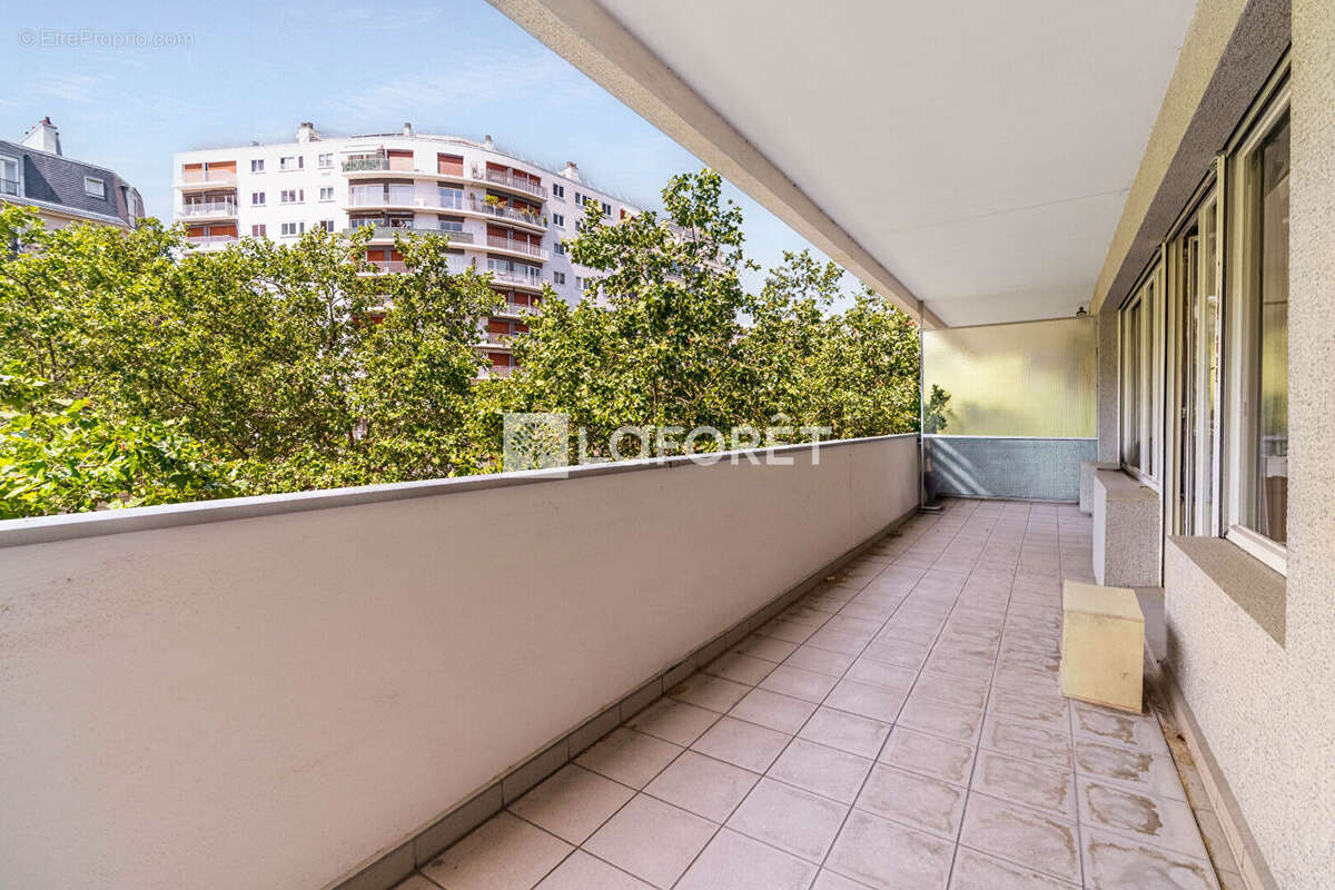 Larges balcons -  traversant - volumes - potentiel - photo 12