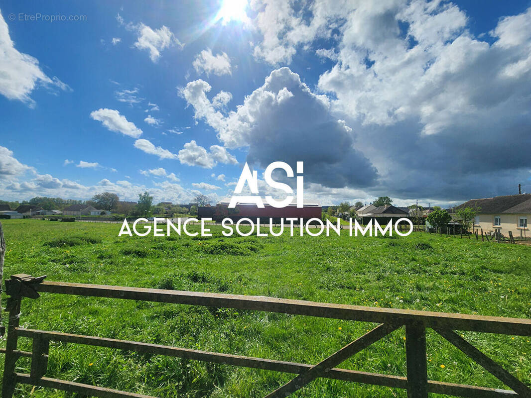 Terrain à SAINT-AUBIN-DE-LOCQUENAY