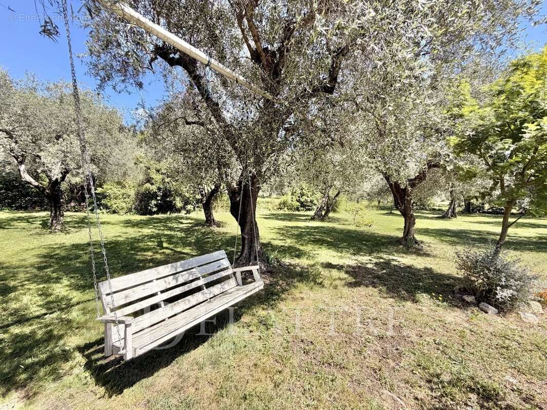 Maison à CHATEAUNEUF-GRASSE