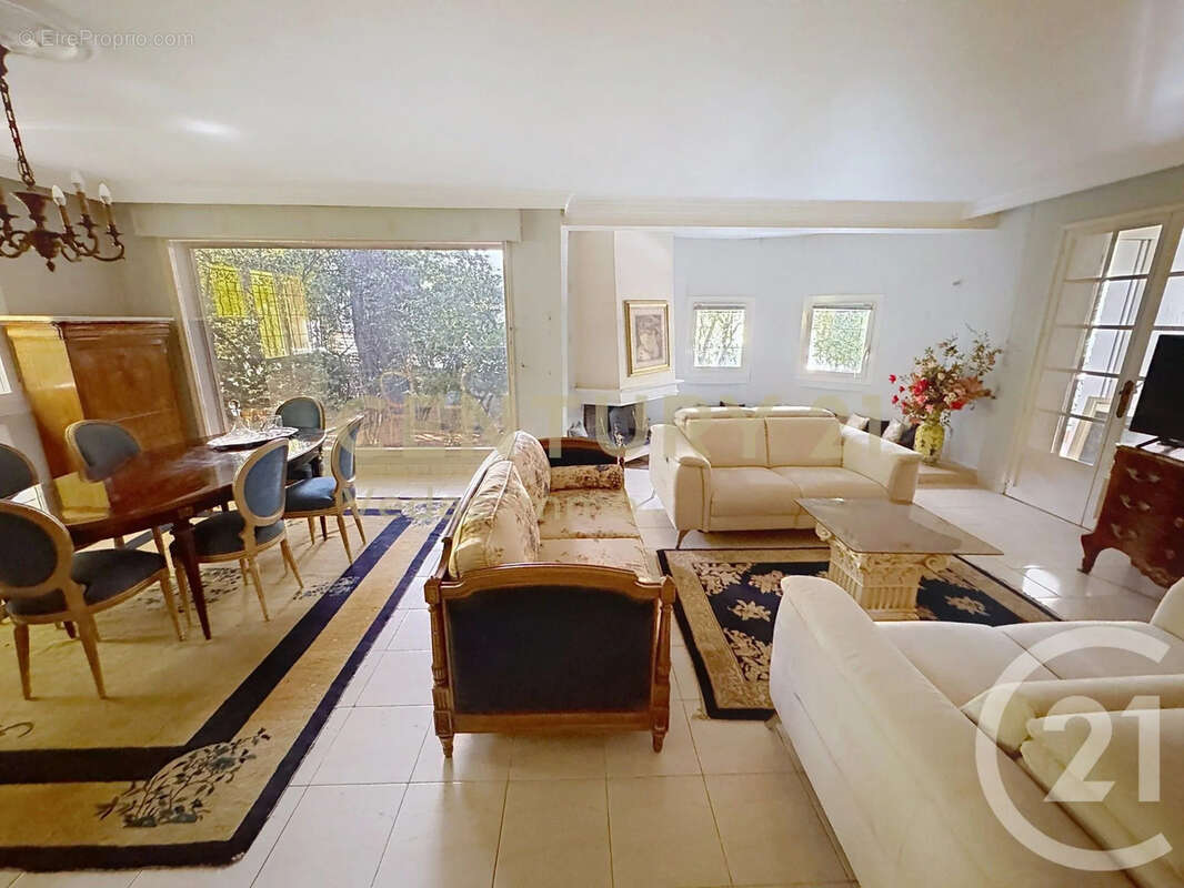 Maison 188 m² à Saint-Jean-De-Vedas  - photo 2