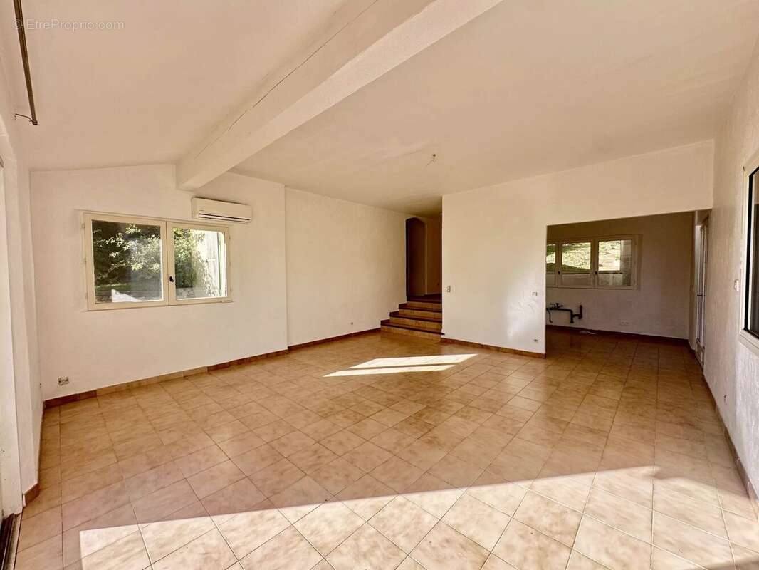 Maison à PLAN-DE-LA-TOUR