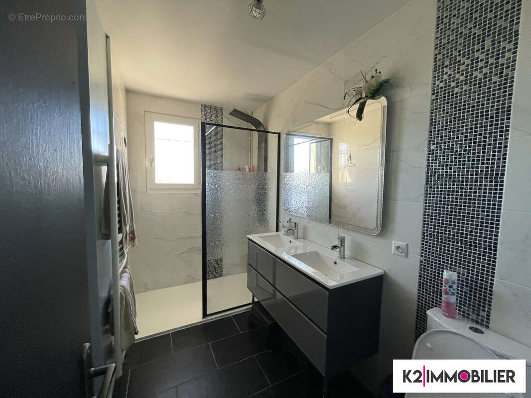 Maison à MONTELIMAR