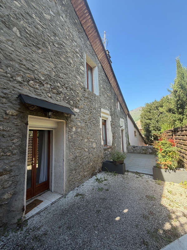 Maison à SAINT-PIERRE-D'ALBIGNY