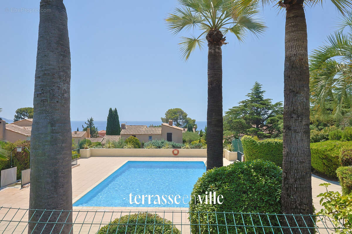 Quartier Fontsainte - T2 39m2 - Terrasse vue pinède et mer   Résidence avec piscine - Parking privé - 299 000€ - photo 2