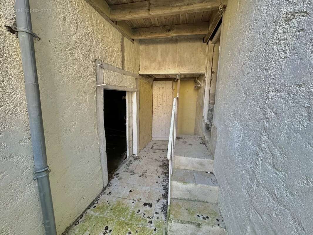 Charmante maison située en plein cœur du centre du village - photo 13