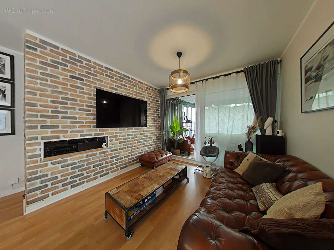 Appartement à FONTENAY-LE-FLEURY