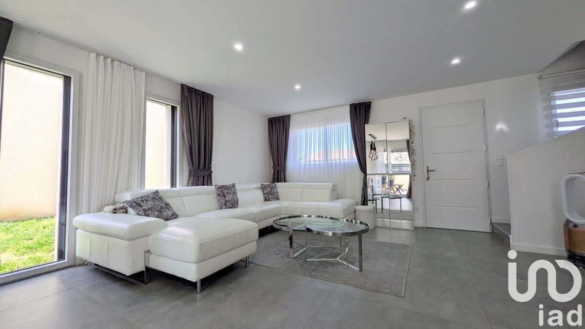 Photo 2 - Maison à MONTELIMAR