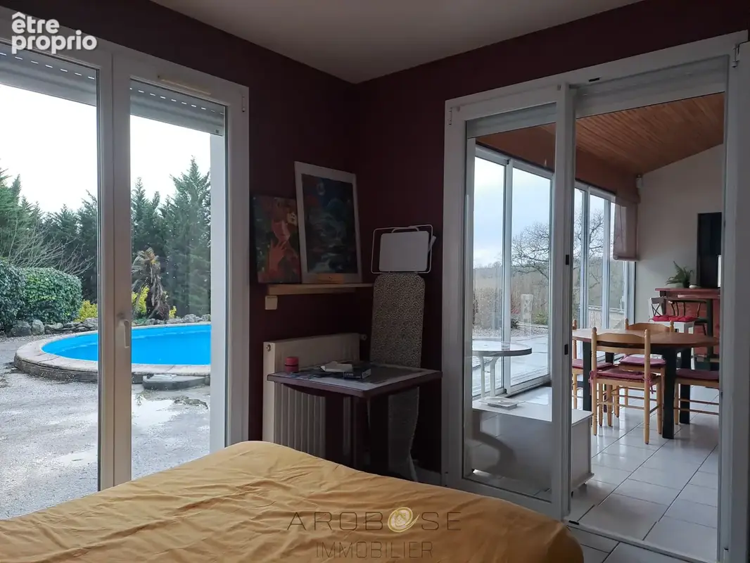 Maison familiale de plain-pied avec véranda, piscine et grand jardin - photo 19