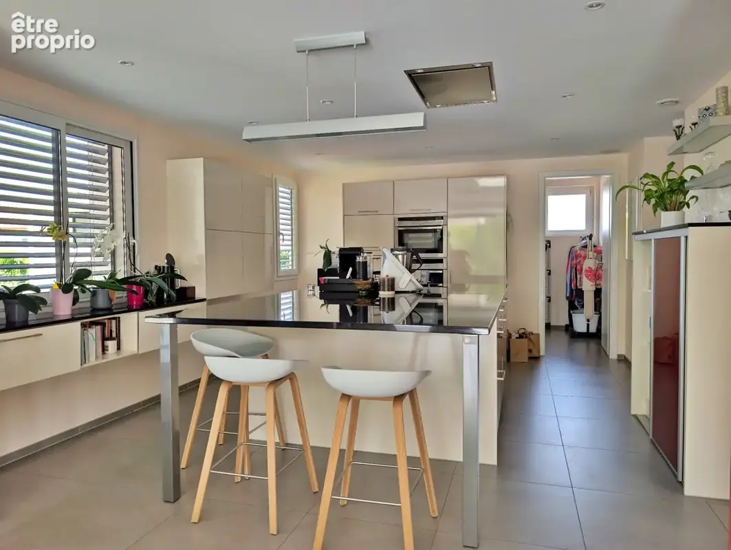 Maison à vendre 9 pièces KEMBS LOECHLE (68).Belle maison contemporaine de 250 m², 14 ares, avec piscine, en lisière de forêt - photo 7