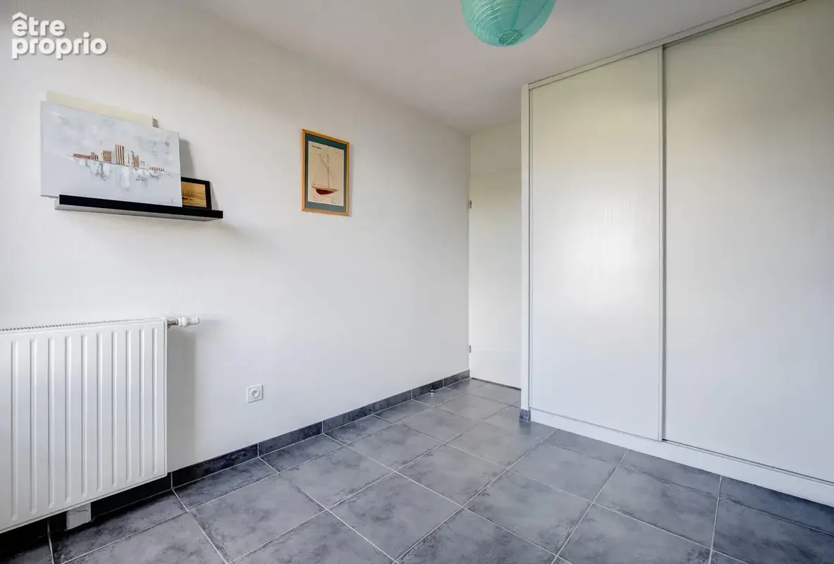       CHAMBRE AVEC PLACARD