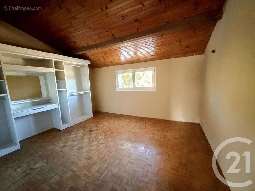 Maison à PINS-JUSTARET