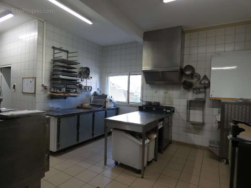 Ecouves 61250.Murs et fond boulangerie patisserie - photo 3