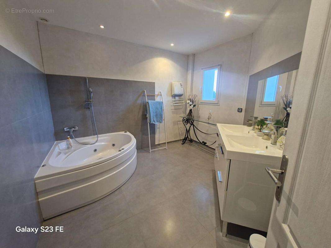 Maison à LE CANNET-DES-MAURES