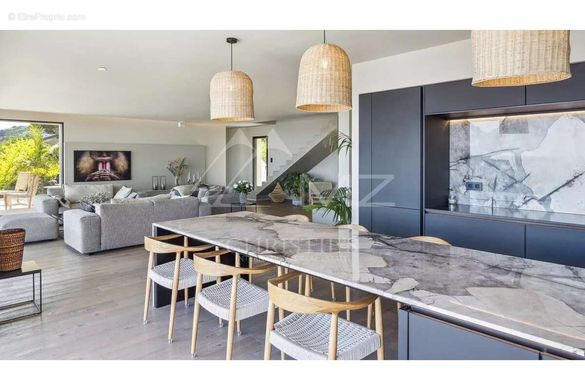 Maison à LES ISSAMBRES