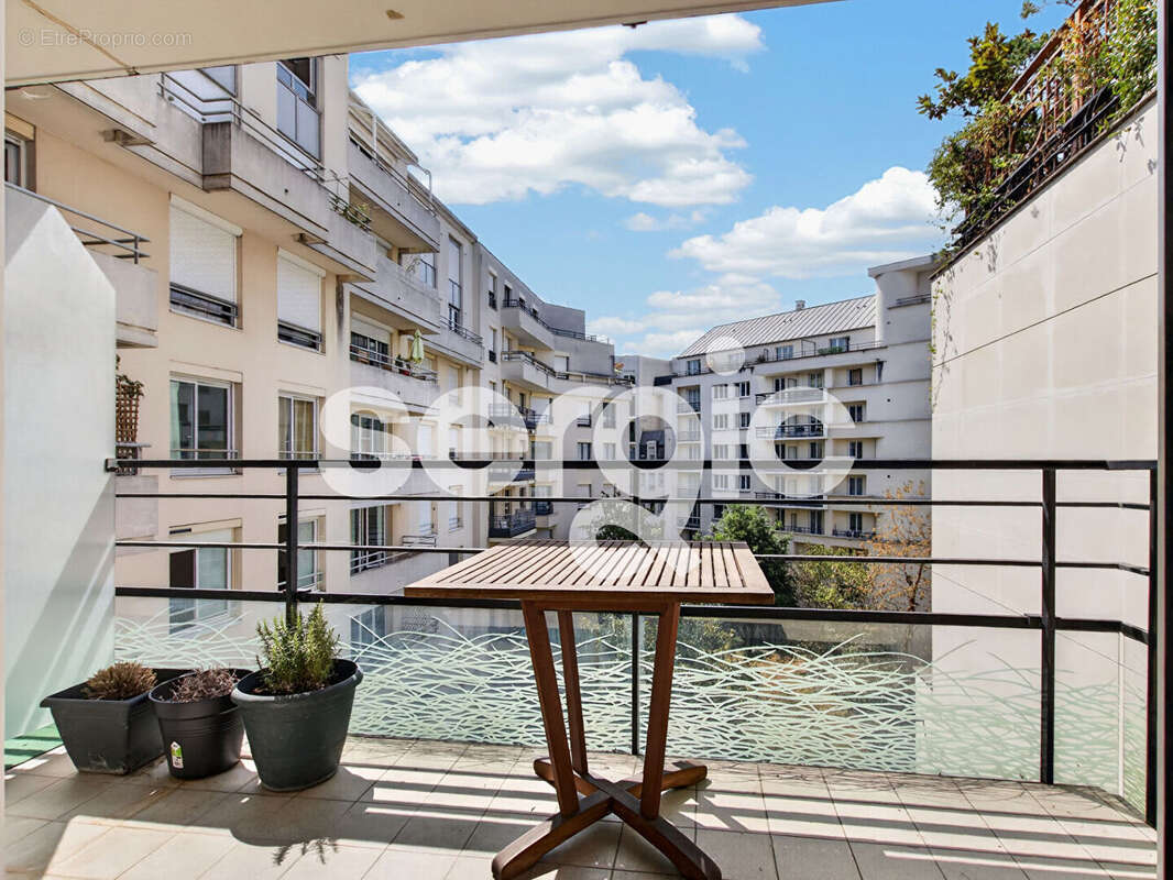 Issy-les-moulineaux - val-de-seine - t3 67.53m² + balcons - cave et parking - libre d'occupation - photo 4