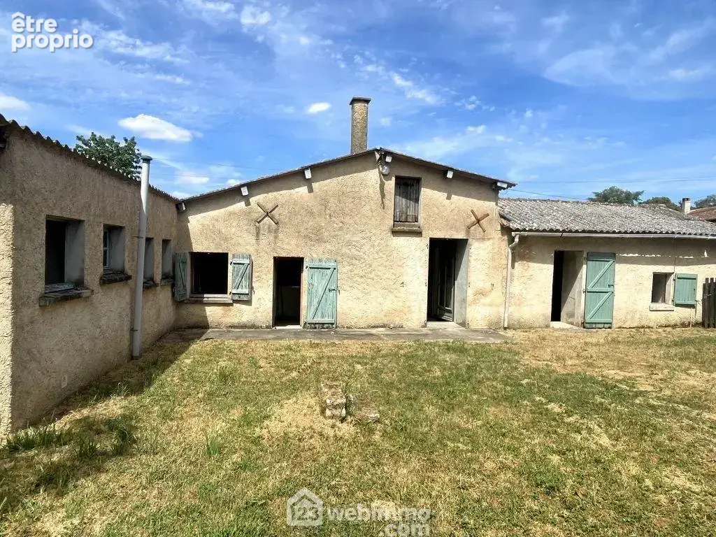 Maison en pierre à rénover.