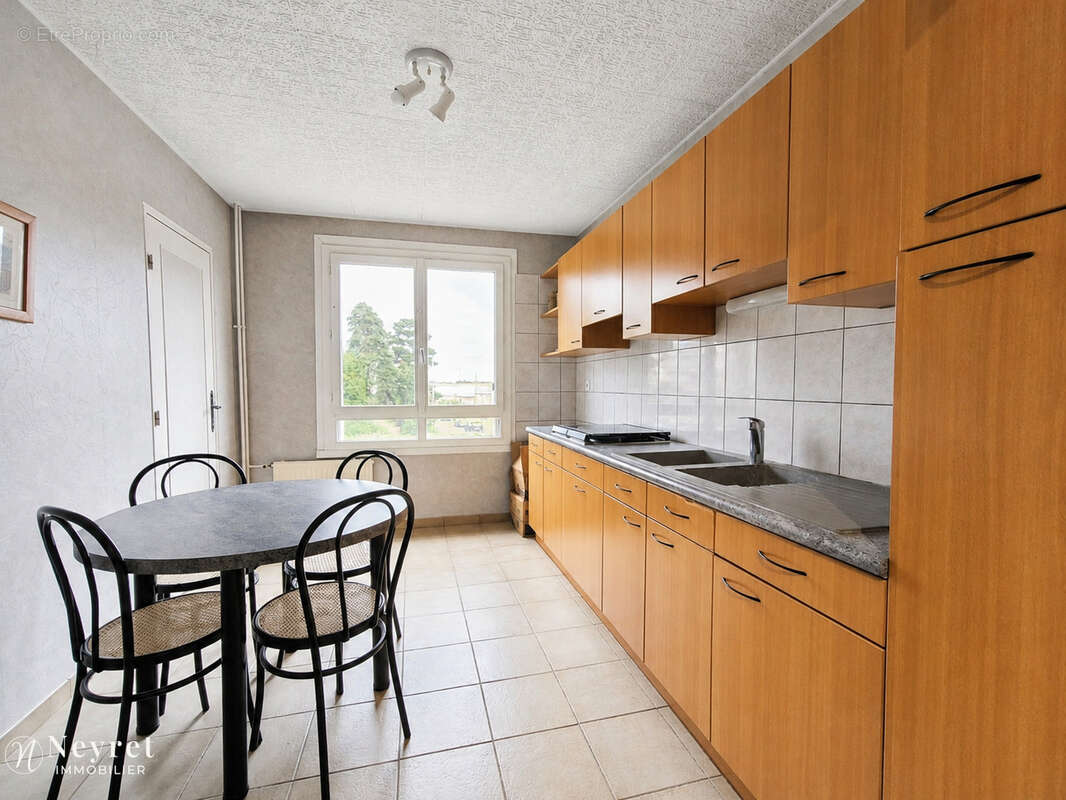 Appartement T5 en très bon état avec balcon, loggia et vue dégagée - photo 6