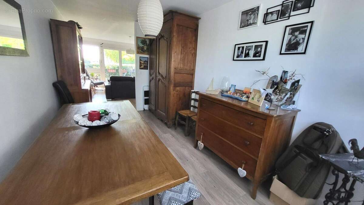 Appartement à LES CLAYES-SOUS-BOIS