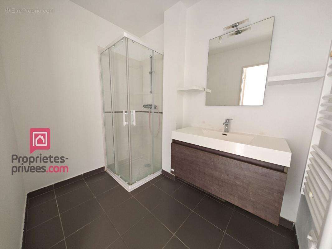 Appartement à ROQUEBRUNE-SUR-ARGENS