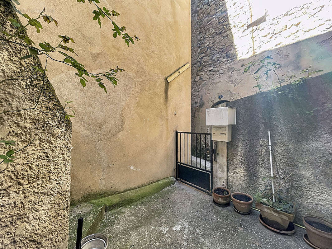 Appartement à LA TOUR-D'AIGUES