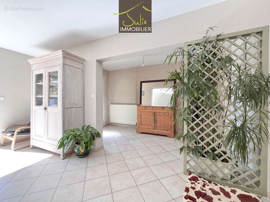 Propriété de plain-pied dans un joli parc clos de 3642m2 - photo 10