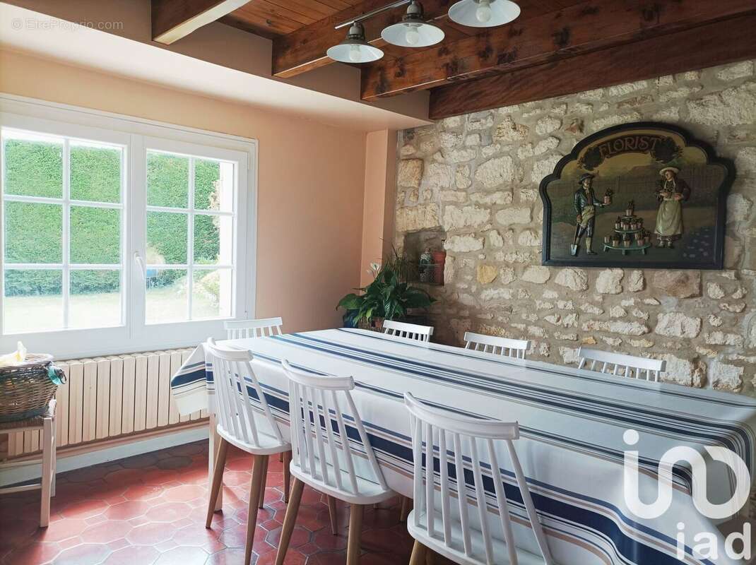 Maison 252 m² à Corme-Royal  - photo 9