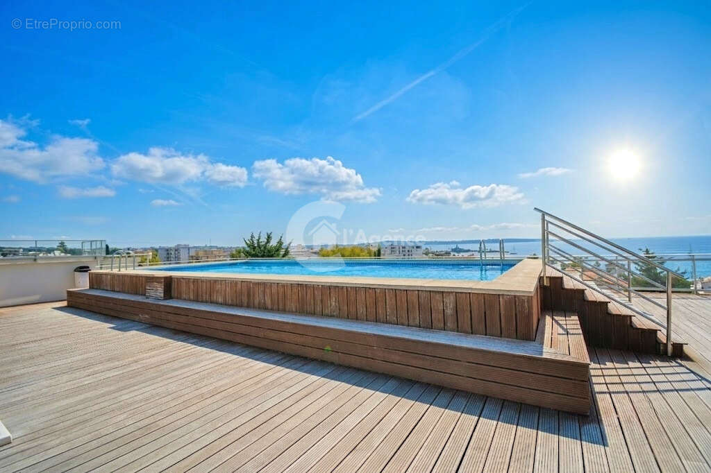 Appartement à VALLAURIS