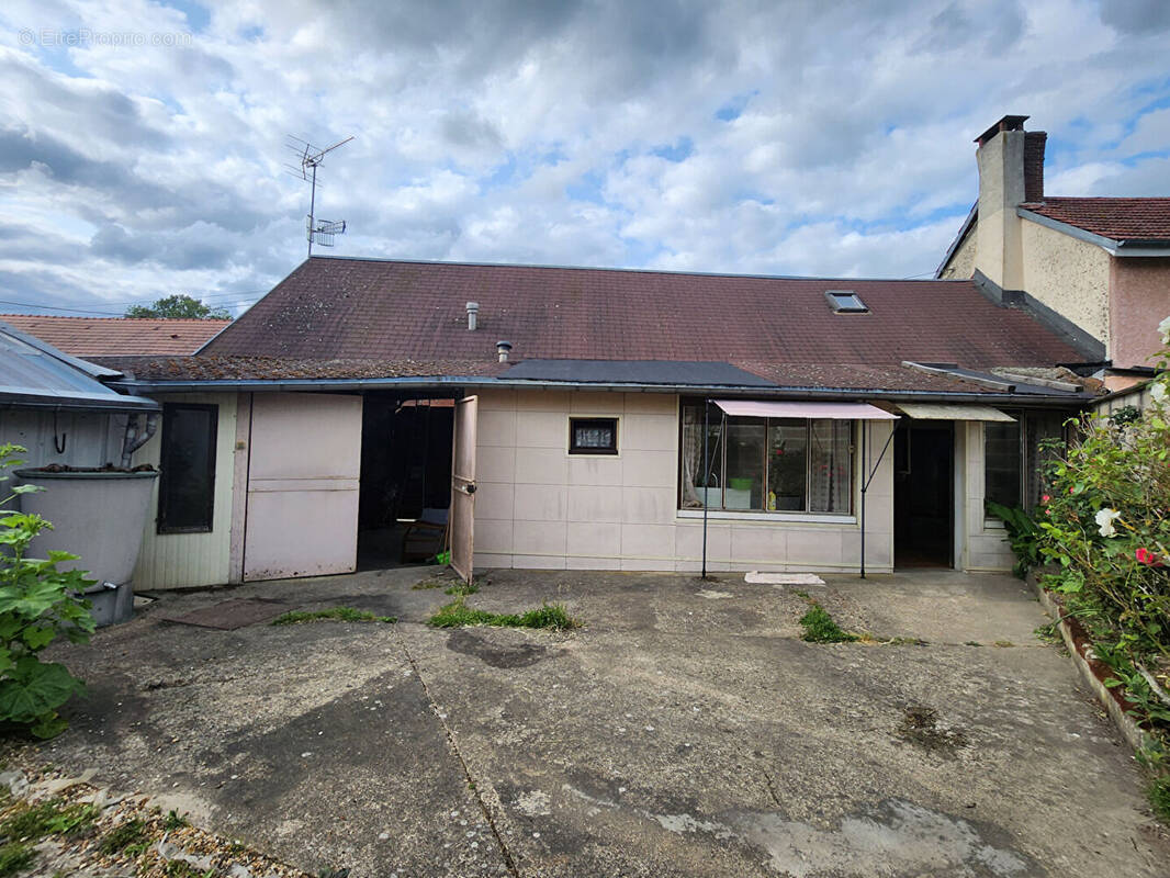 Maison à CREVECOEUR-LE-GRAND